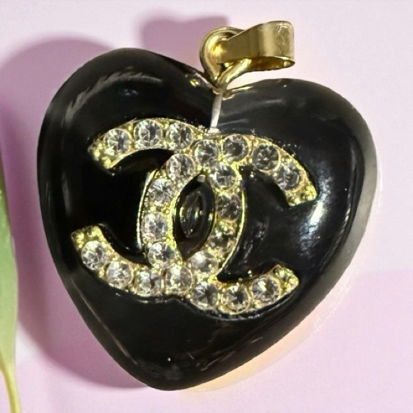 Chanel Heart Charm - Picture 1 of 2